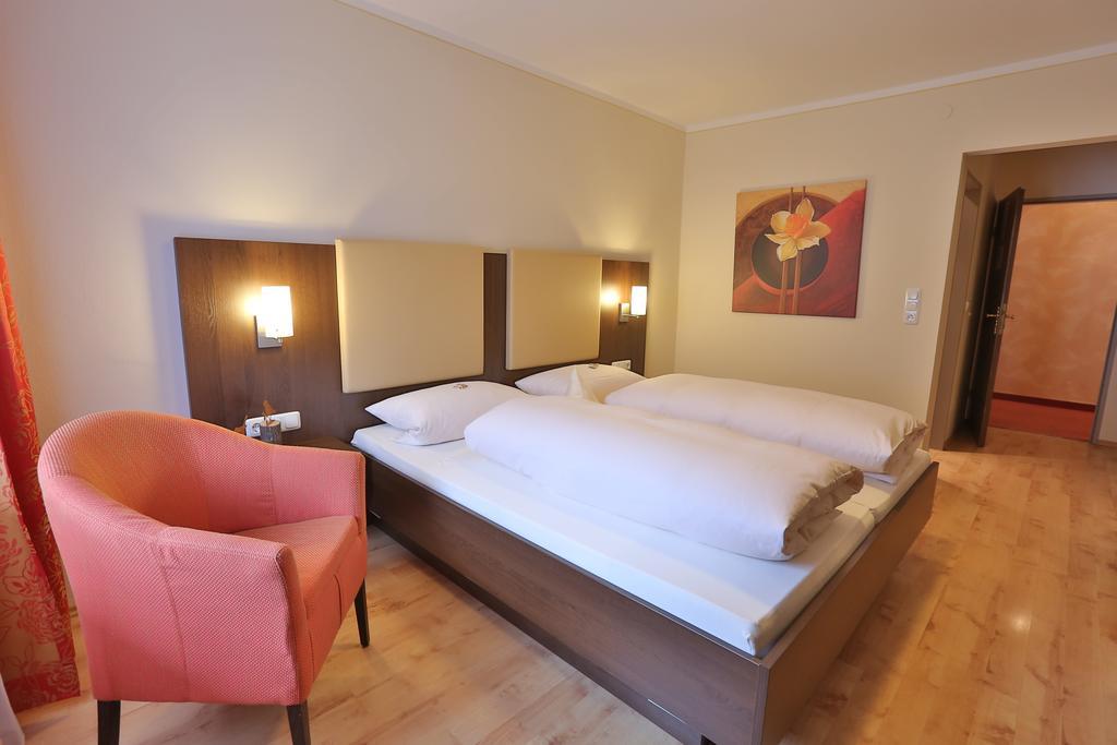 Hotel Bockmaier Oberpframmern Eksteriør bilde