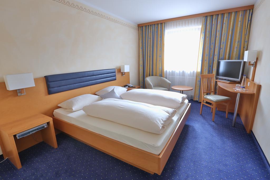 Hotel Bockmaier Oberpframmern Eksteriør bilde