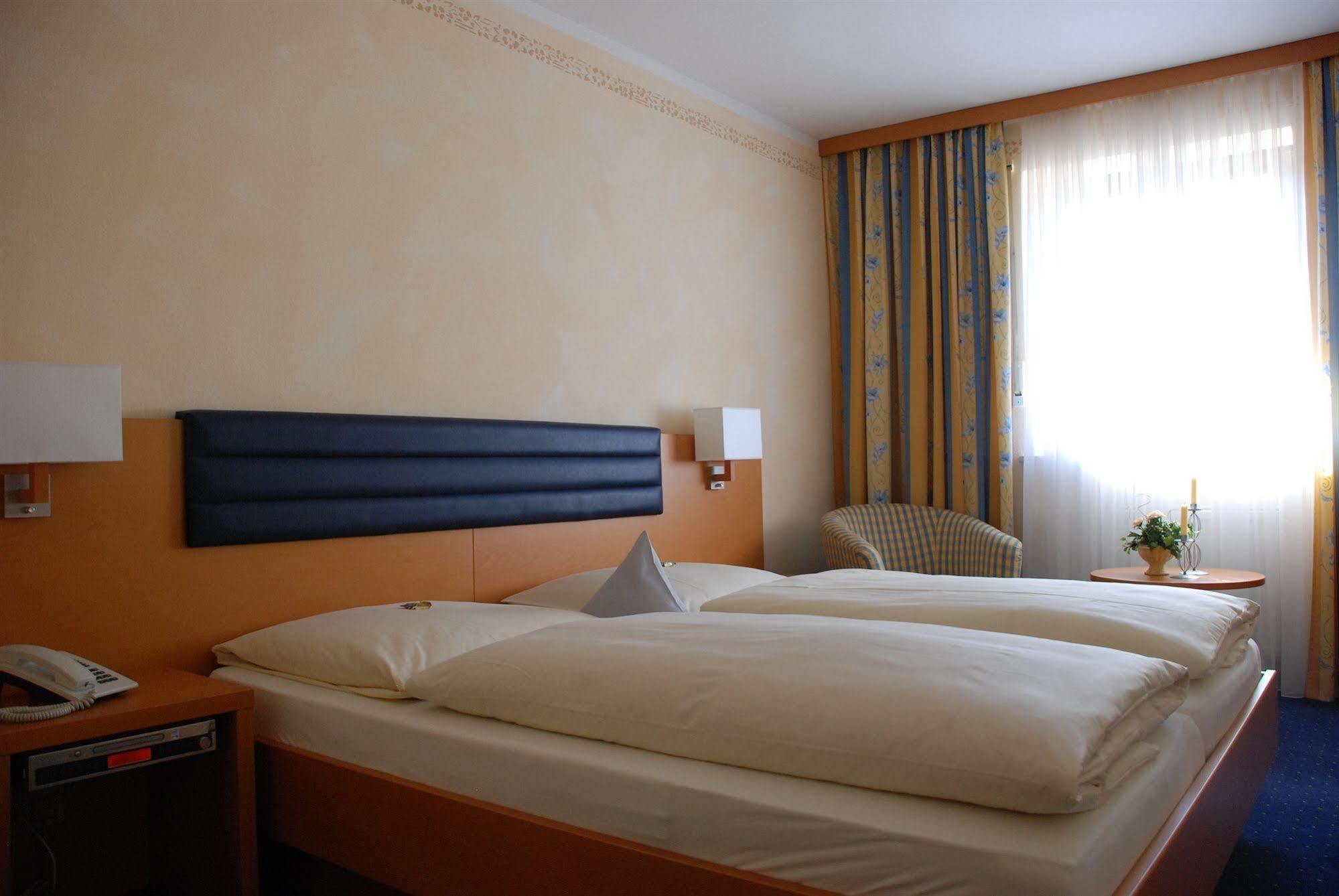Hotel Bockmaier Oberpframmern Eksteriør bilde