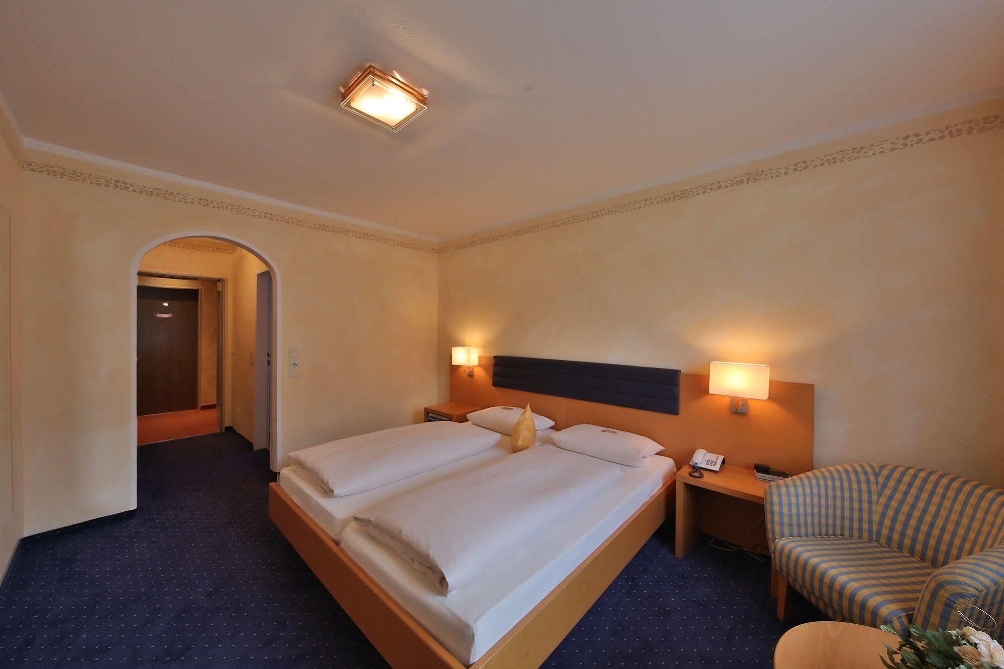 Hotel Bockmaier Oberpframmern Eksteriør bilde