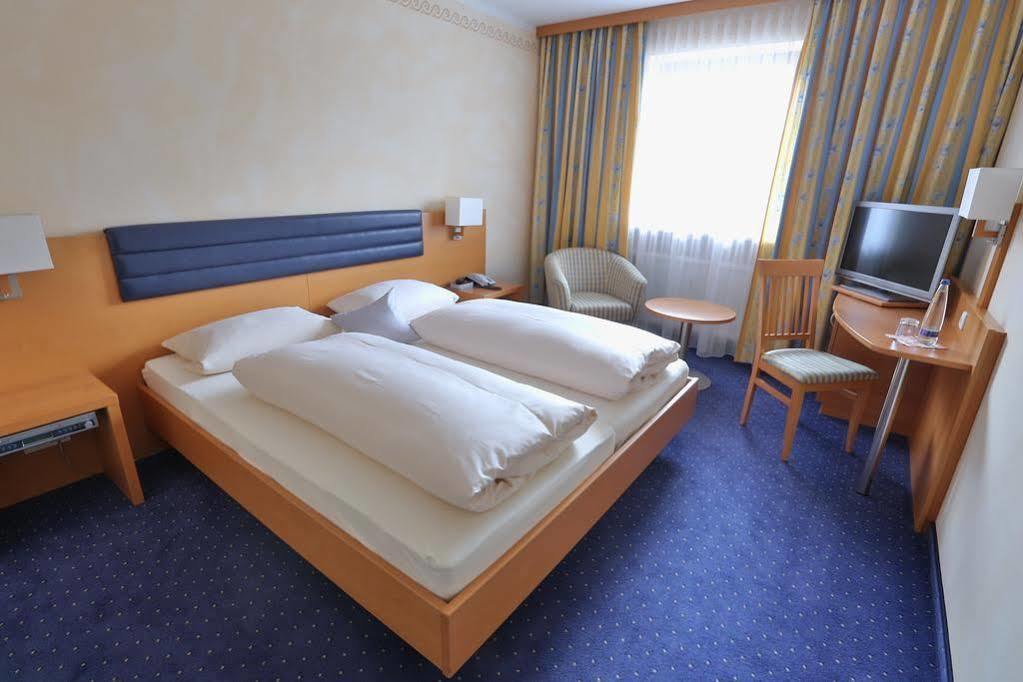 Hotel Bockmaier Oberpframmern Eksteriør bilde